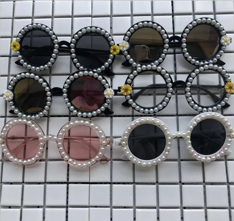 

2019 New Handmade Pearl Round Women Sunglasses 6 Colors Small Eyewear Flower Designer Sun Glasses UV400 Summer Shades Gafas de