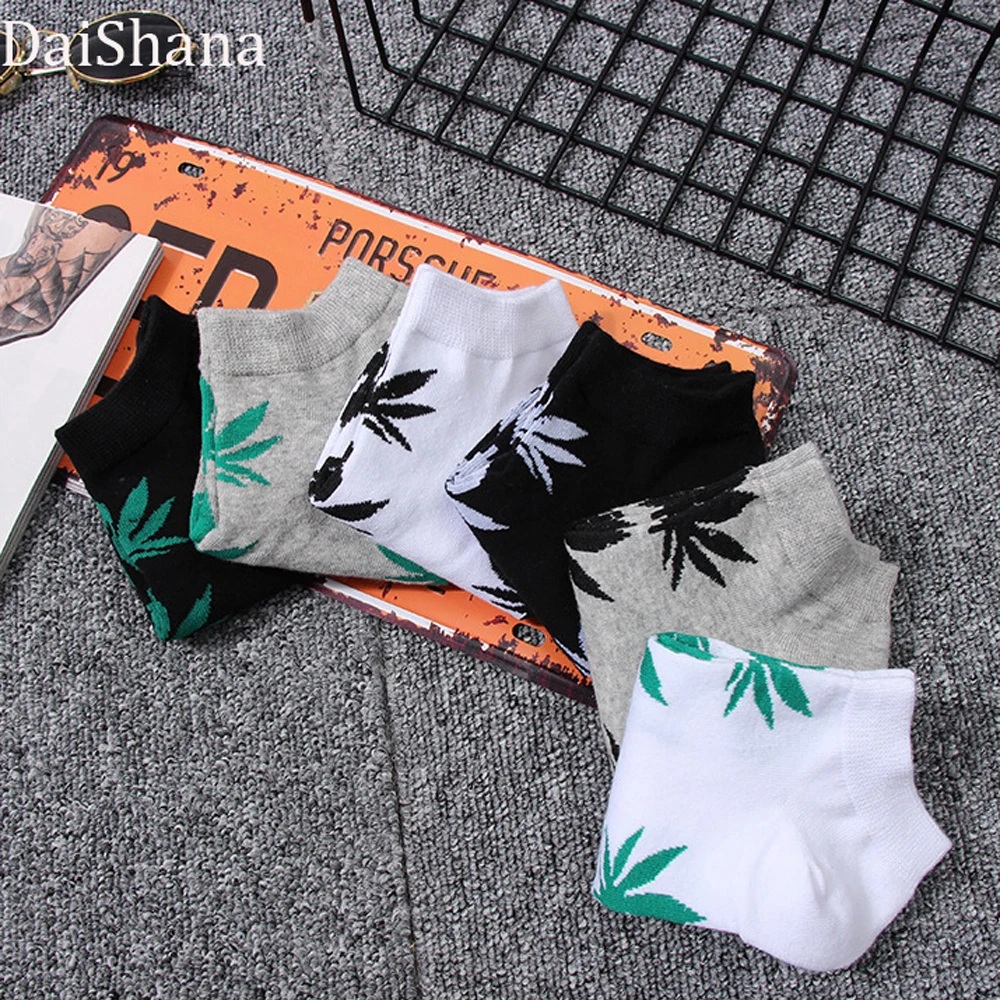 Men's socks new maple leaf socks in the tube cotton skateboard hemp leaves in the tube socks trend Korean street sports socks