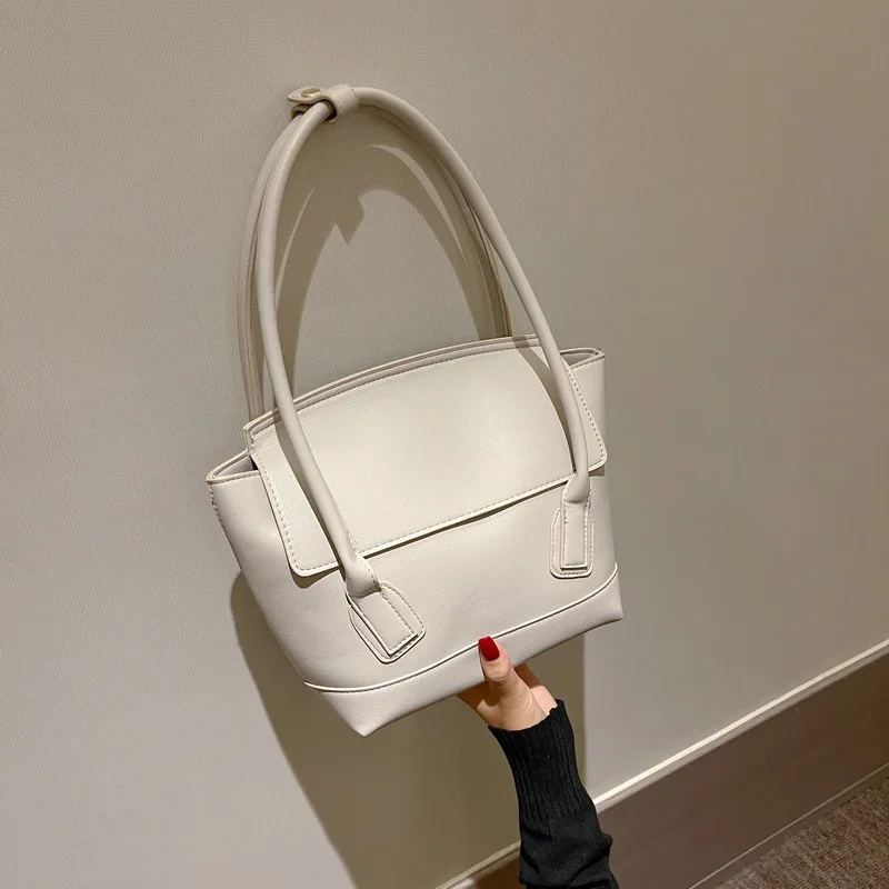 

2021 new female bag net celebrity the same lady temperament portable catfish bag shoulder and armpit large-capacity handbag