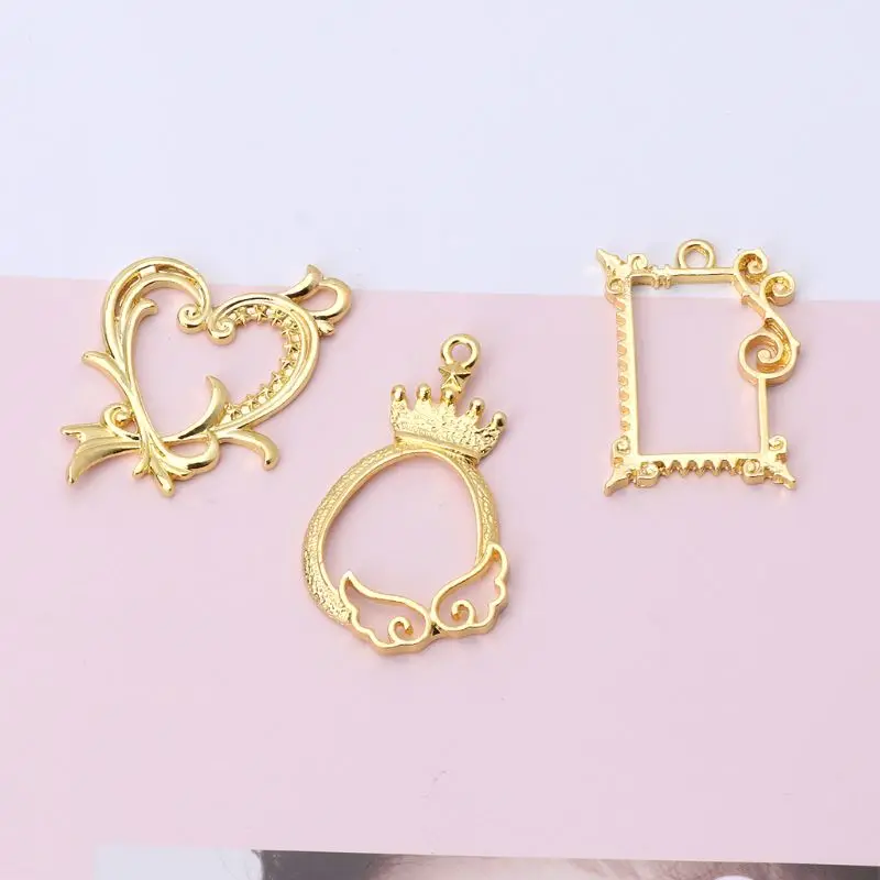 

3Pcs Queen Heart Hollow Photo Frame Pendant Open Bezel Setting DIY Resin Jewelry Y4QB