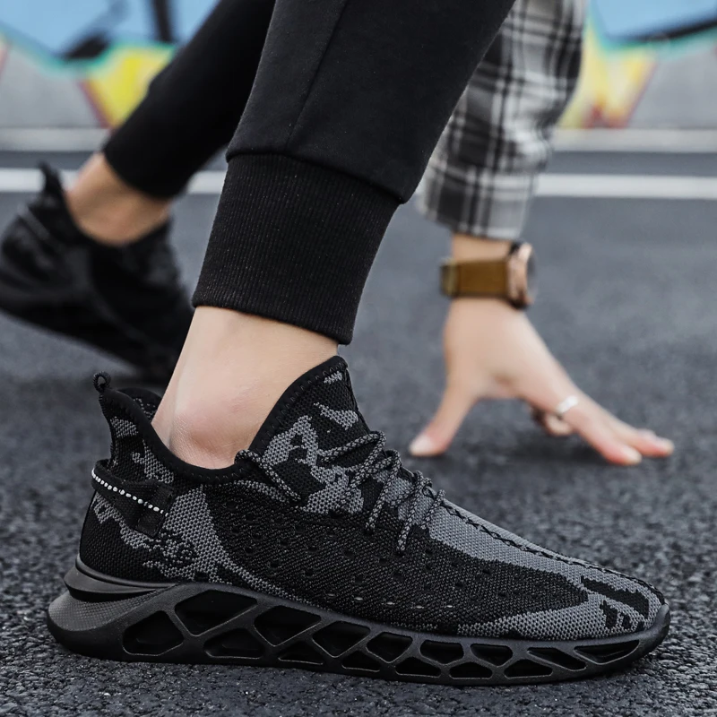 

Men's new casual sports shoes fly-woven mesh breathable comfortable lightweight wear-resistant non-slip fashion trend single sho