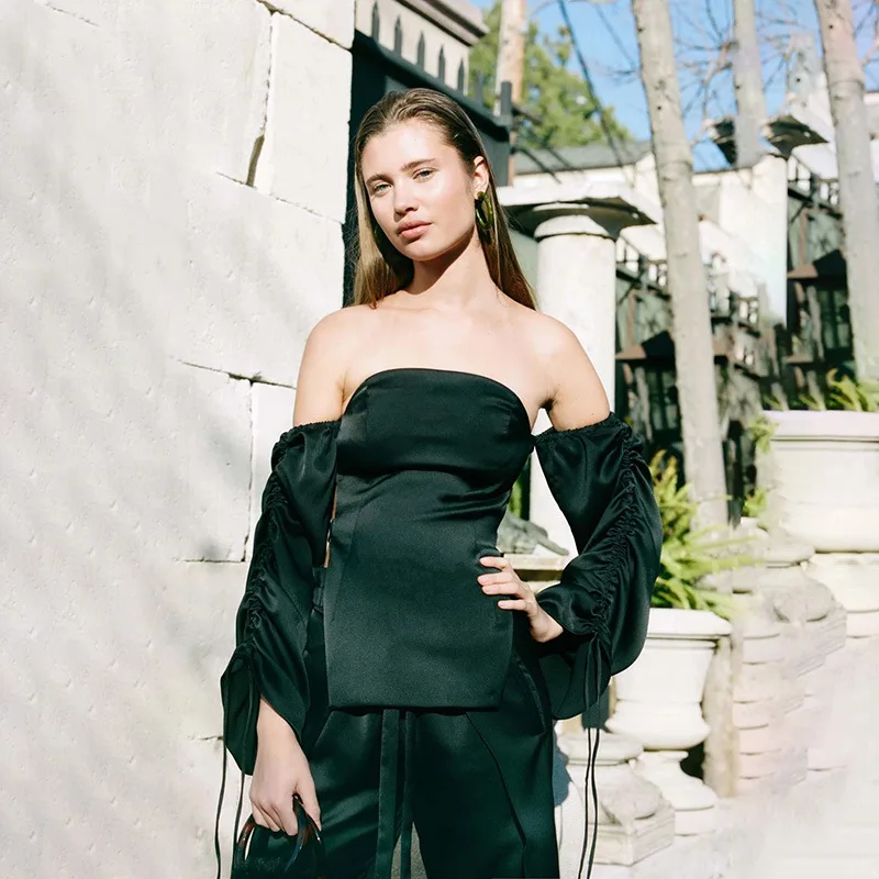 

Hot sale 2019 autumn new fashion design drawstring full sleeve Slash neck sexy hollow short solid color casual women's T-shirt