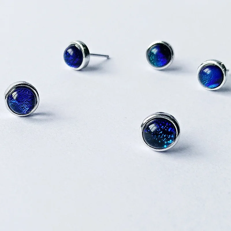 

Fashion Starry Sky Blue Gems Stone Stud Earrings Men Women's Blue Crystal Earrings Punk Hip Hop Jewelry for Unisex Party Gifts