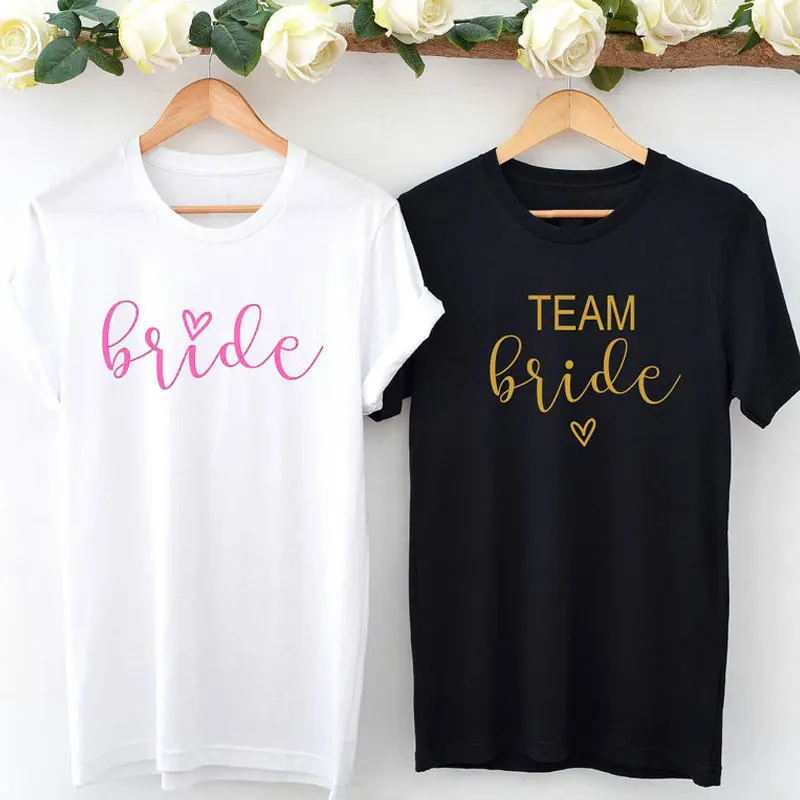 

Женская футболка с надписью «Bride And Team»
