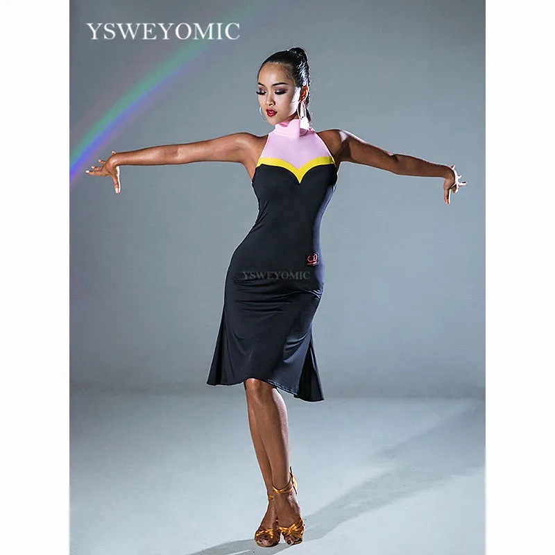 Новинки дэнс. Les mills зумба. Девушка танцует в зале. Джаз фанк. Дэнс мфа.