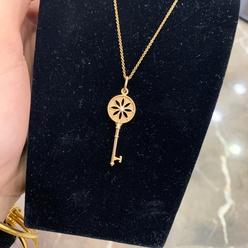 

SHINETUNG Original 100% S925 Sterling Silver Necklace Charming Key Pendant Necklace Women Romance High-End Jewelry Free Shipping