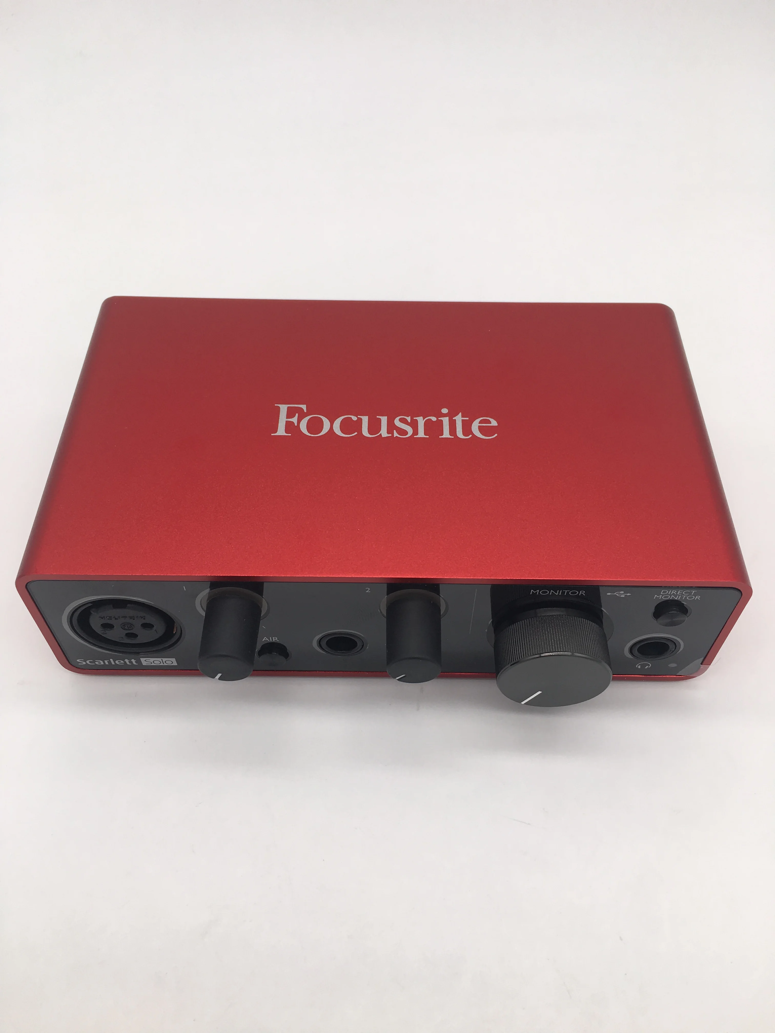 Новая Обновленная звуковая карта Focusrite Scarlett Solo (3 е поколение) с 2 входами и