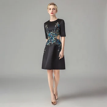 

2020 Black Satin Lace Applique 1/2 Sleeves Mother Of The Bride Dresses A Line Knee-Length Wedding Party Mother Formal Dress Plus