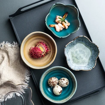 

1PCS Japanese ceramic small dish flower-shaped small dish home hot pot dip dish vinegar soy sauce dish small dish