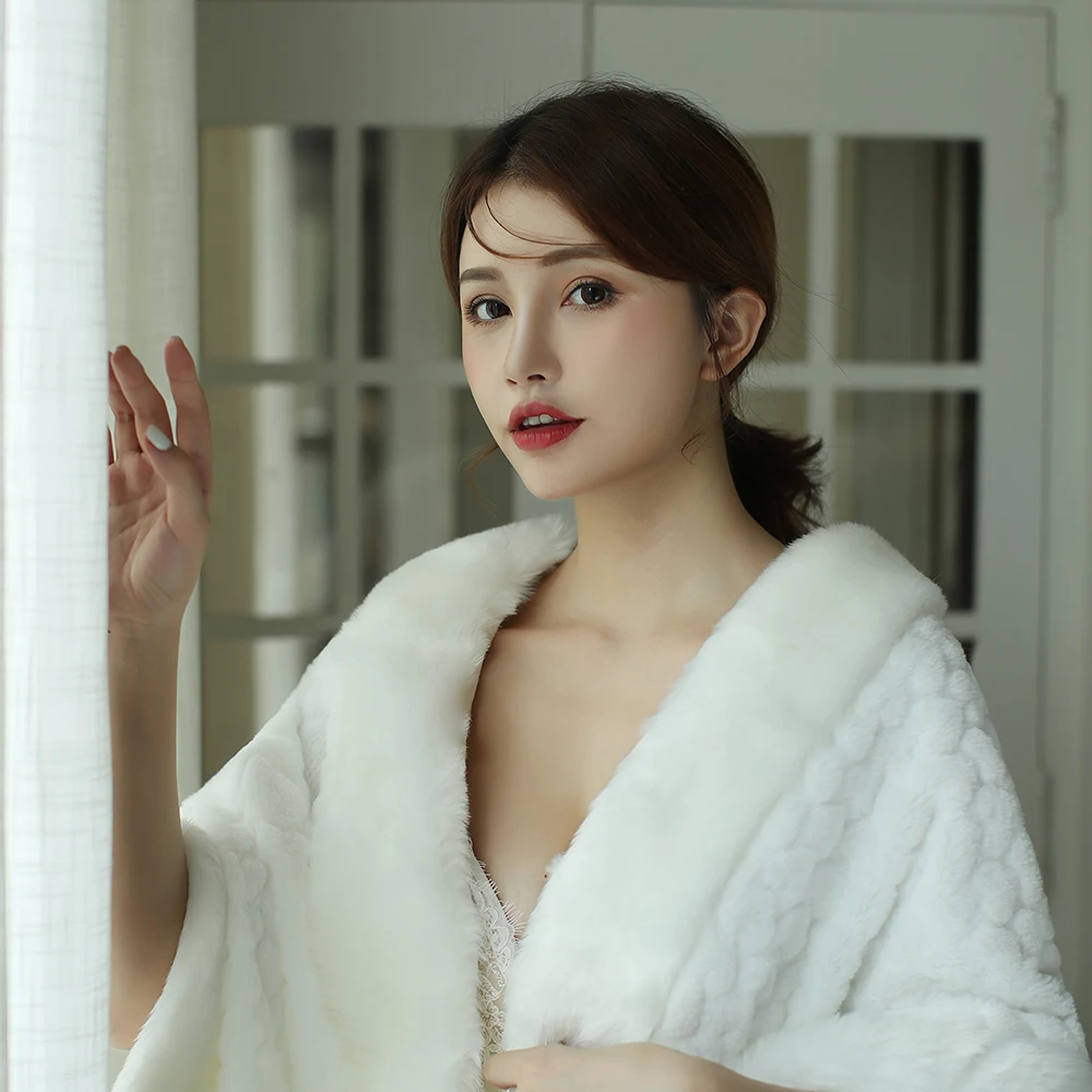 MYYBLE In Stock Fur Shawl Wedding Wrap For Formal Dress Cheongsam Married Outerwear Bridal Cape Autumn Winter Jacket Bolero