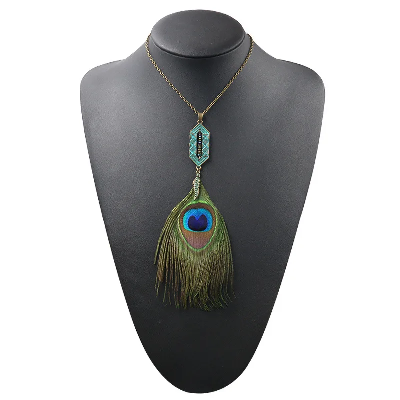 Collier Attrape Rêves Mini à Plumes de Paon Bijoux femme bohème capteurs de rêves style chic boho amérindien fantaisie