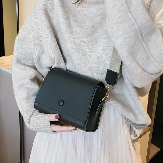 

2019 New Style Europe And America Contrast Color Lock Bag Bat Bag Poly Urethane Leather WOMEN'S Shoulder Bag Oblique Bag WOMEN'S