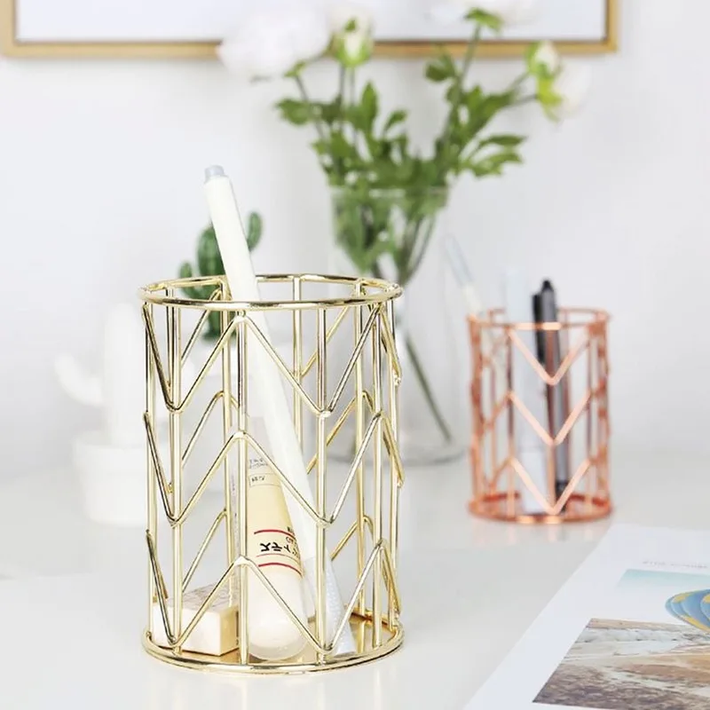

Cosmetics Storage Makeup Brushes Box Cylindrical Case Storage Lipstick Brush Pen Racks Holder Make Up Organizer Iron Pen Storage