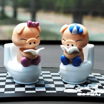 

Lovely Cartoon Pig On The Toilet Solar Doll Car Ornament Desktop Decoration аксессуары для авто car accessories interior