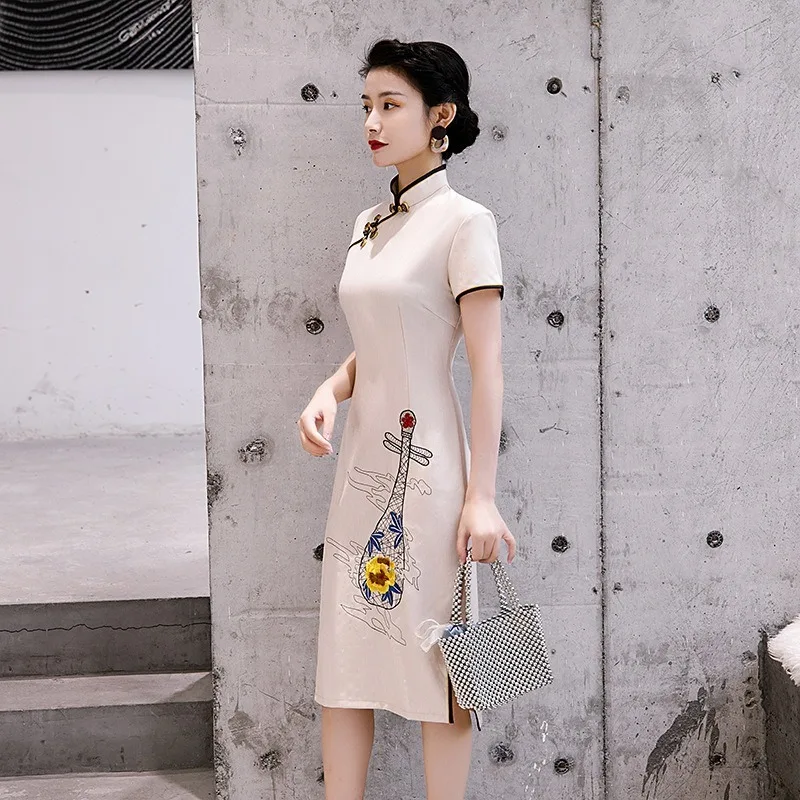 

New style cotton and linen cheongsam embroidered retro pipa charm everyday improved version of the long cheongsam dress