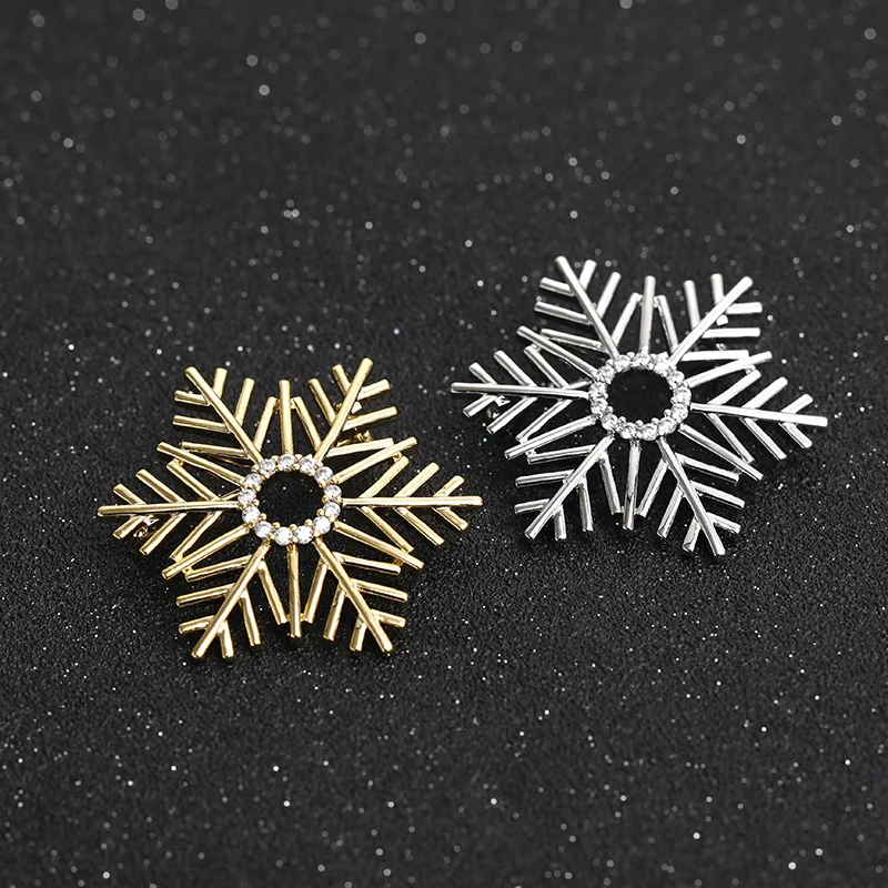 Blucome Luxury CZ Cubic Zirconia Snowflake Brooch Winter Holiday Christmas Statement Snowflake Brooch Pin for Women