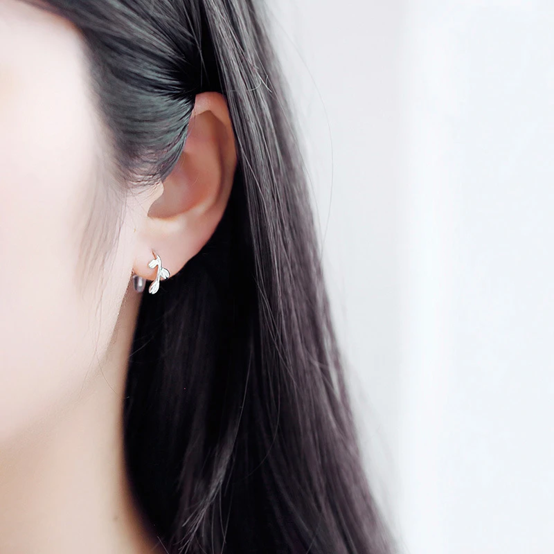 AKOLION серебристый лист серьги гвоздики для женщин изящные листья маленькие