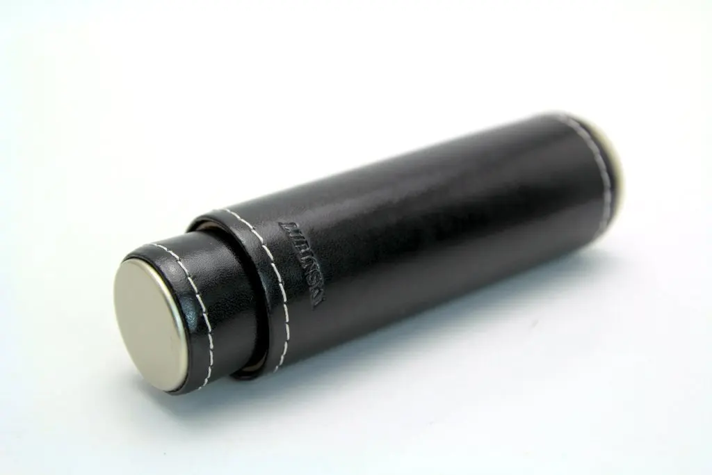 Кожаный Портсигар Humidor сигарный набор одна трубка для сигар встроенный кедр 2 цвета на выбор HY-1101L - Цвет: Черный