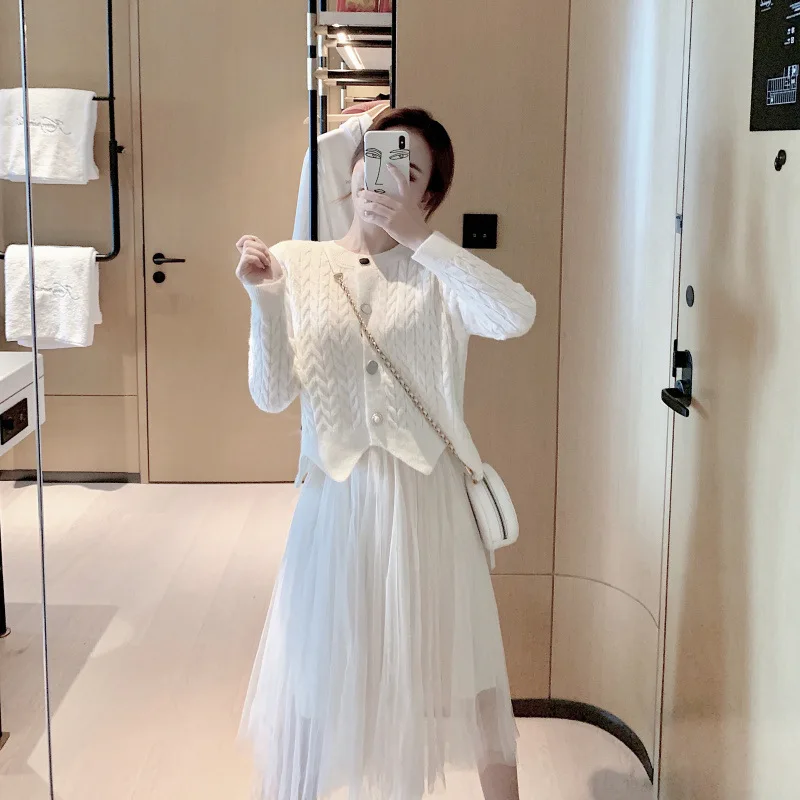 

Photo Shoot 2020 Knitted Jacket Gauze Skirt Set