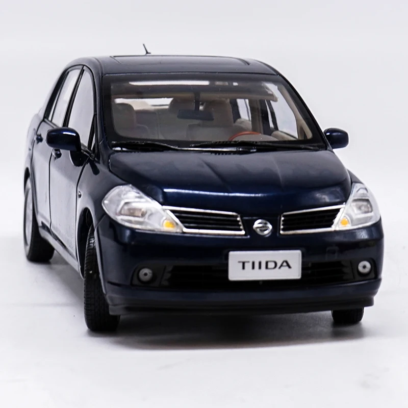 Оригинальная Заводская аутентичная модель автомобиля 1/18 NISSAN black TIIDA из литого