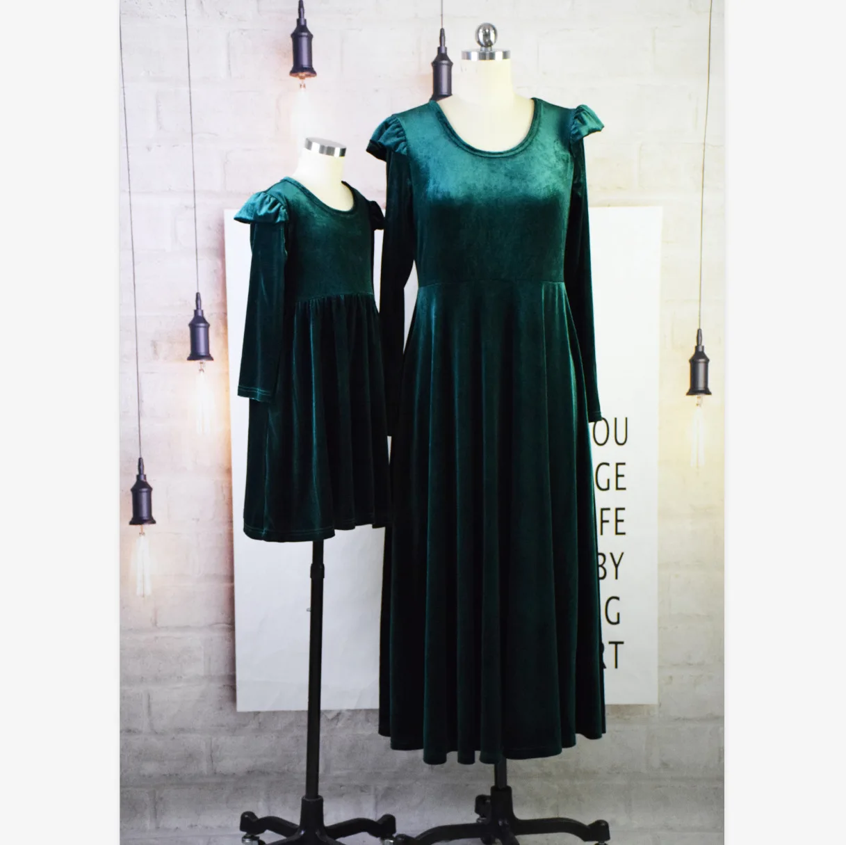 Oeak; Новинка года; одинаковые комплекты для семьи; плюшевое платье с длинными рукавами для мамы и дочки; осенняя одежда для семьи