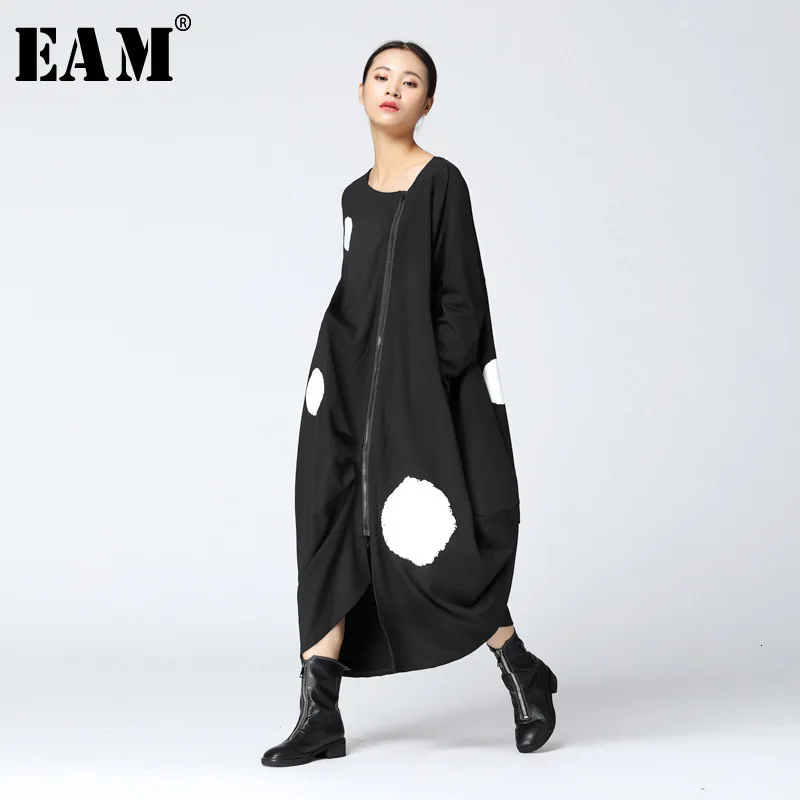 [EAM] Новинка весны шею длинным рукавом сплошной Цвет большая точка Разделение совместное Свободные Большой Размеры Платье черного цвета Для женщин Мода JA88501