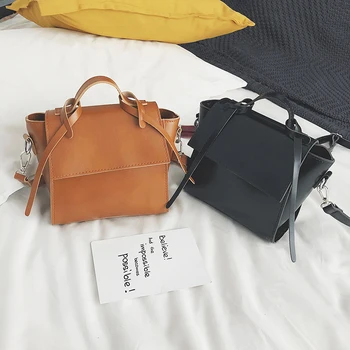 

Chun xia bag women 2020 new Korean version of fashion all things simple handbag retro one shoulder slung messenger bag