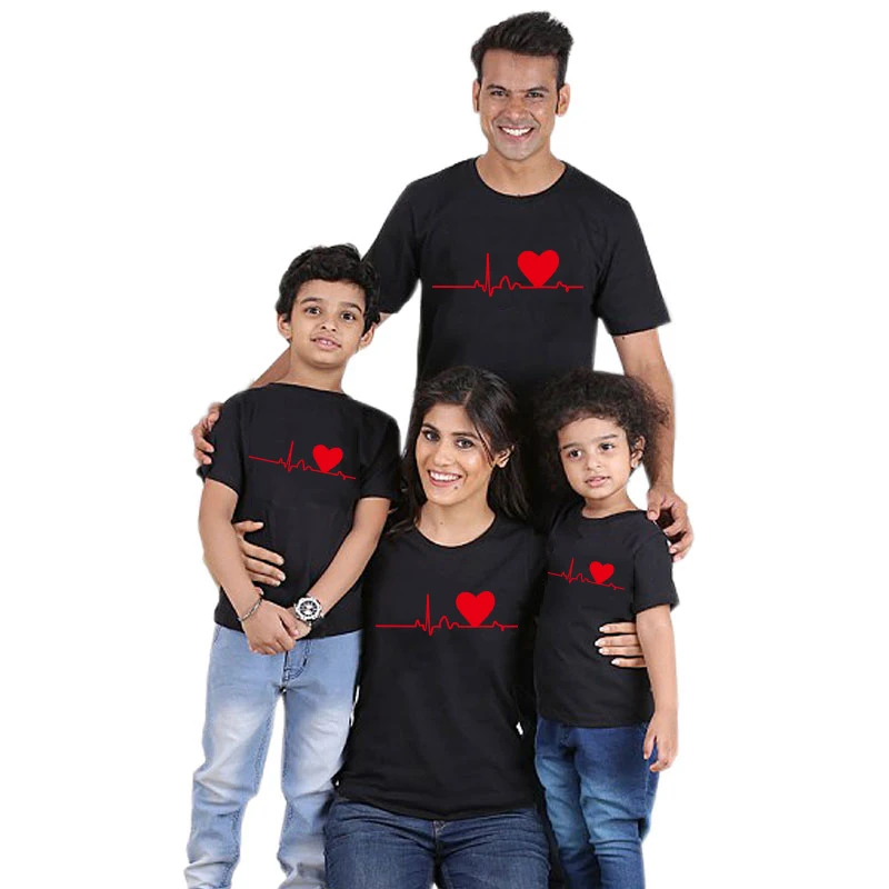Одинаковая семейная одежда Love Heart Beat, хлопковая Футболка для мамы, отца, дочери, сына, детей, детская футболка с красным принтом, топы с коротким рукавом, наряды