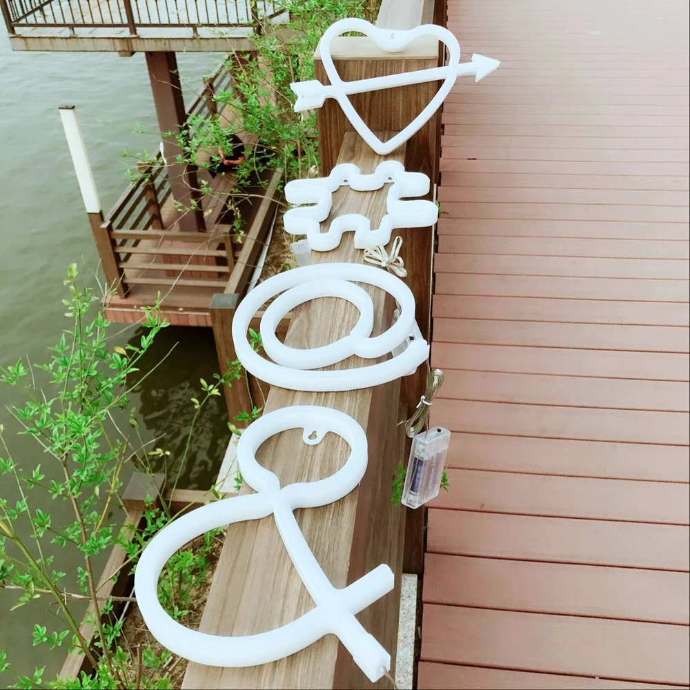 8851190776_522980489