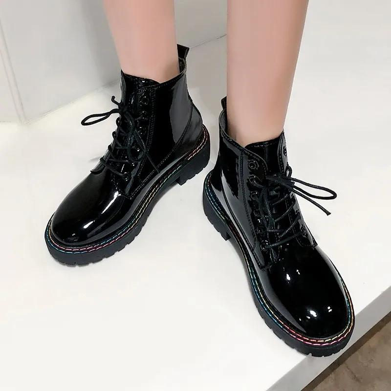 Ботильоны для женщин; женская обувь на шнуровке; черные ботинки из лакированной кожи на платформе; женские зимние теплые плюшевые ботинки; Уличная обувь