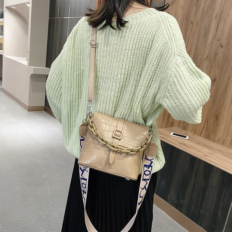 

Trend Chain Crocodile Square Bag for Women's Luxury PU Leather Wide Shoulder Strap Bag with Lock Casual Lady Solid Color Handbag