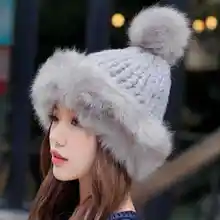 Шапка с помпоном вязаная круглая Лыжная шапка подарок праздник пушистый искусственный мех женские шапки зимние вязаные стильные