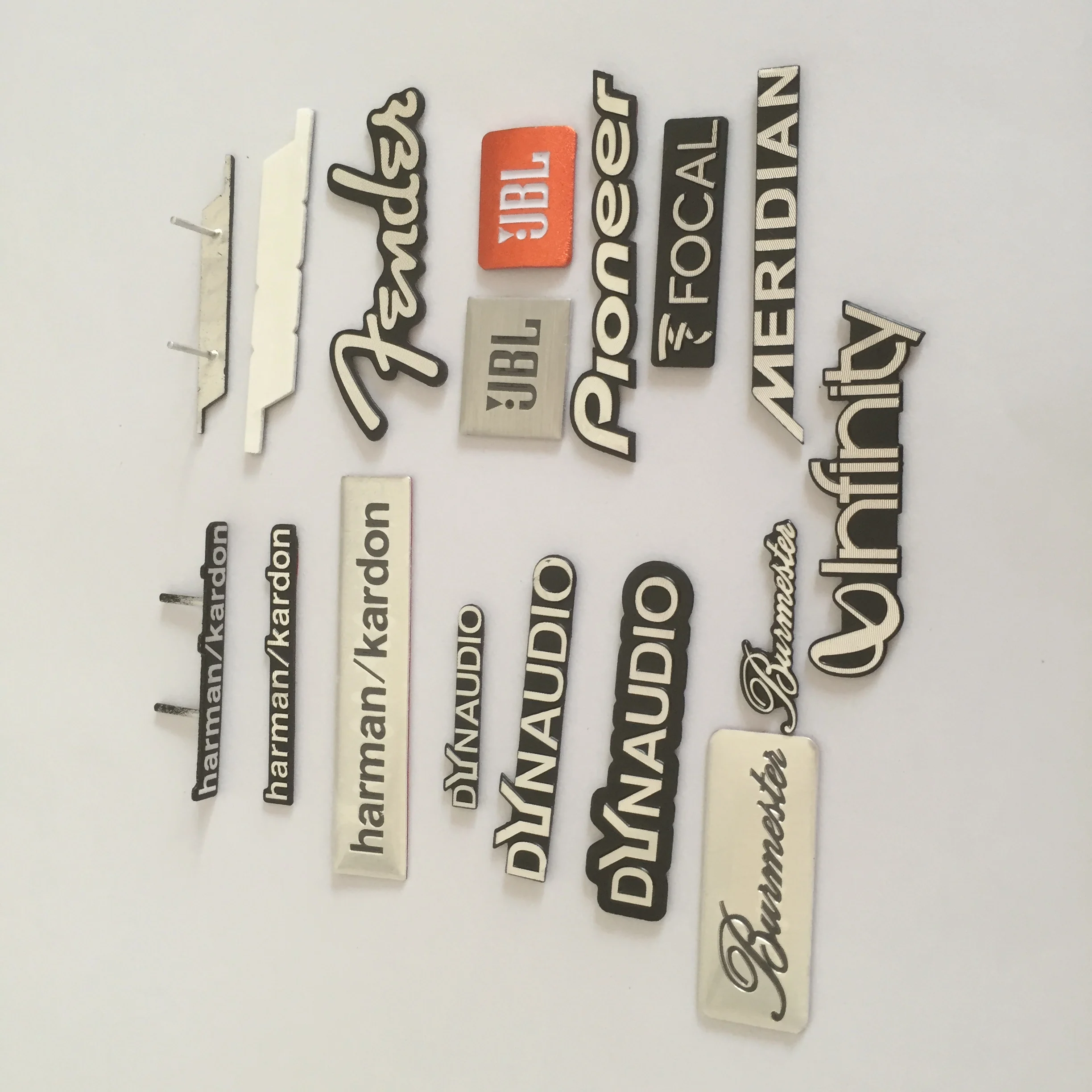 

50pcs for harman/kardon MERIDIAN Dynaudio Burmester Fender Hi-Fi Speaker audio Speaker Badge stereo Emblem sticker car styling