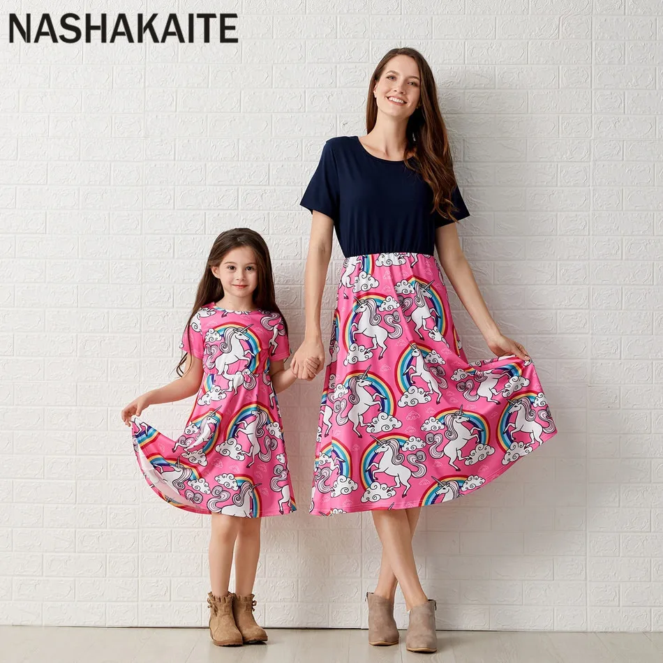 NASHAKAITE/платья для мамы и дочки; одинаковые платья с короткими рукавами и принтом радуги и единорога; одежда для мамы и дочки
