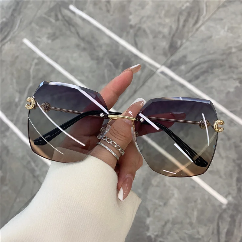 Extravagant clip on metal sunglasses