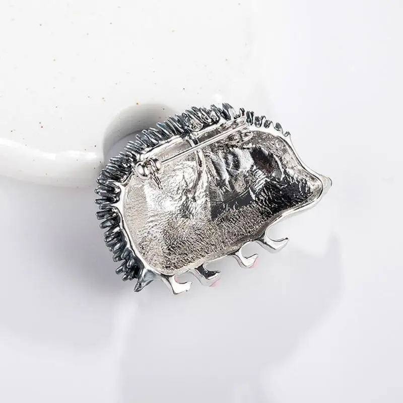 Черная эмаль Ежик Броши Porcupine Pin дети пальто для сумки, бейджи значки капельные булавки из капельной нефти рюкзак аксессуары дропшиппинг