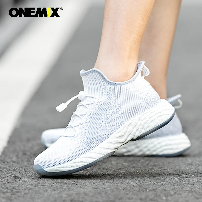 Беговые кроссовки ONEMIX мужские высокотехнологичные эластичные гибкие