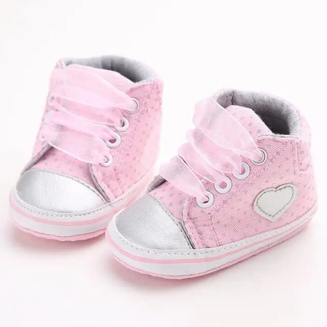 Pink Г. Осенняя обувь для малышей, новорожденных, маленьких девочек, в горошек, с сердечками, на шнуровке - Цвет: Pink