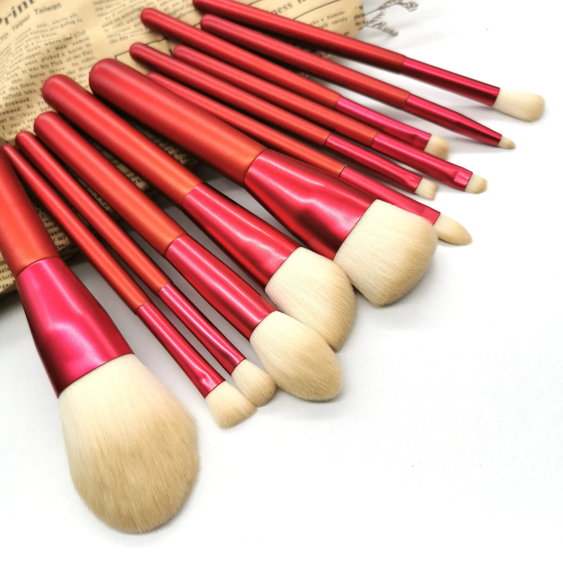 

HMG 12Pcs Cosmetic Makeup Brushes Kit With Bag Eyeshadow Foundation Blending Professtional Brush Lip Eyebrow Beauty Tools MKB008