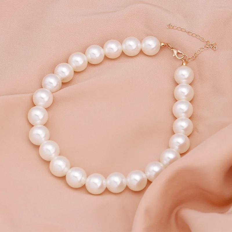 costume jewelry White crop chain pearls 3 rows rhinestones edelweiss with pearl