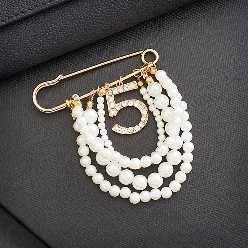 

HZ 2019 Rhinestone Imitation Pearls Korea Statement Number Alloy Luxury Letter Tassel Clips Brooches for Women Wedding Bridal