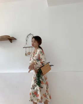 

Autumn and Winter French Retro Floral One-piece Lace Slim Dress