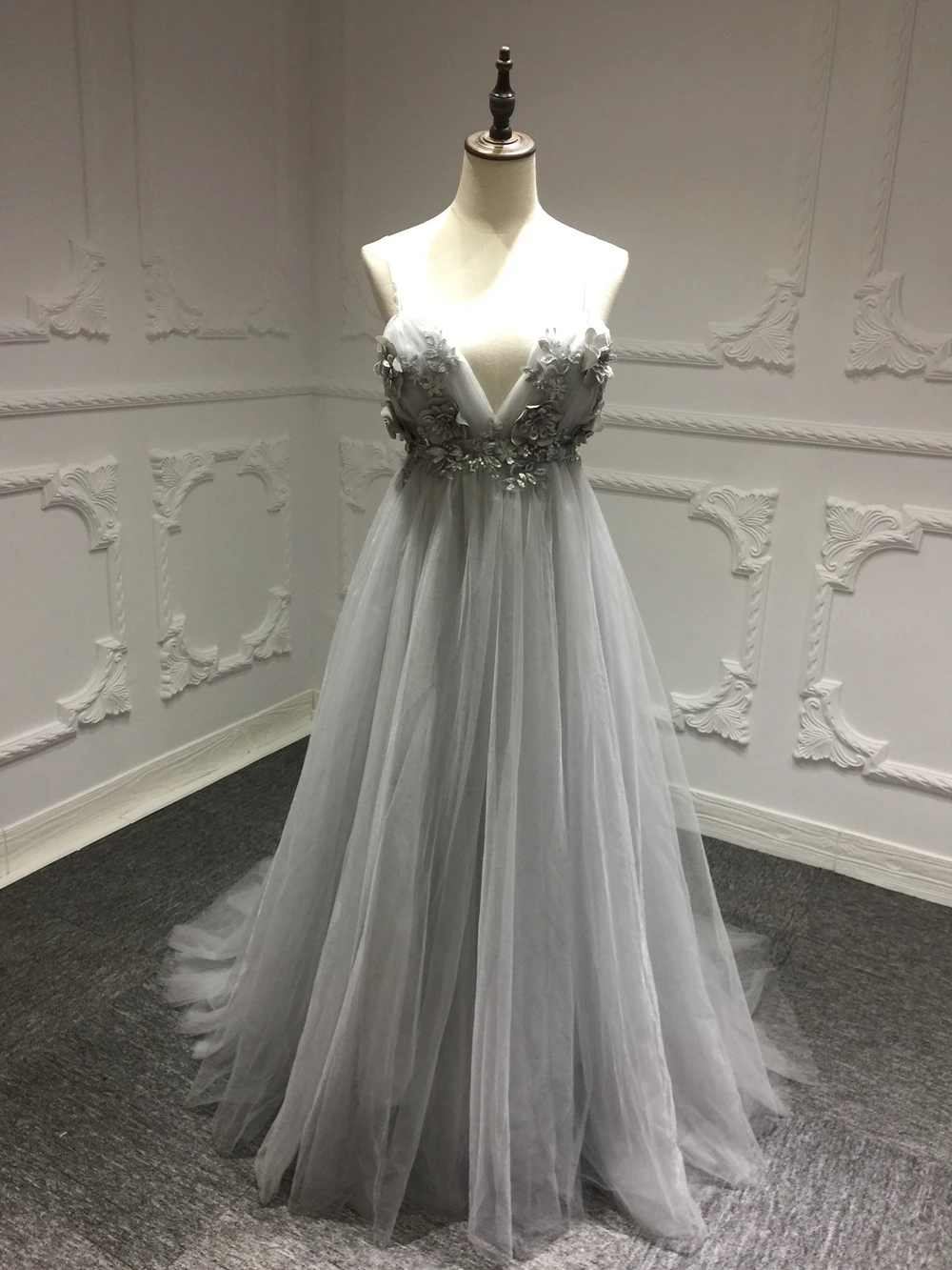 SSYFashion/Новое пикантное платье для выпускного с v-образным вырезом и открытой спиной, без рукавов, винно-красного цвета, кружевной цветок, праздничный официальный вечерний наряд, подиумные платья - Цвет: Серый