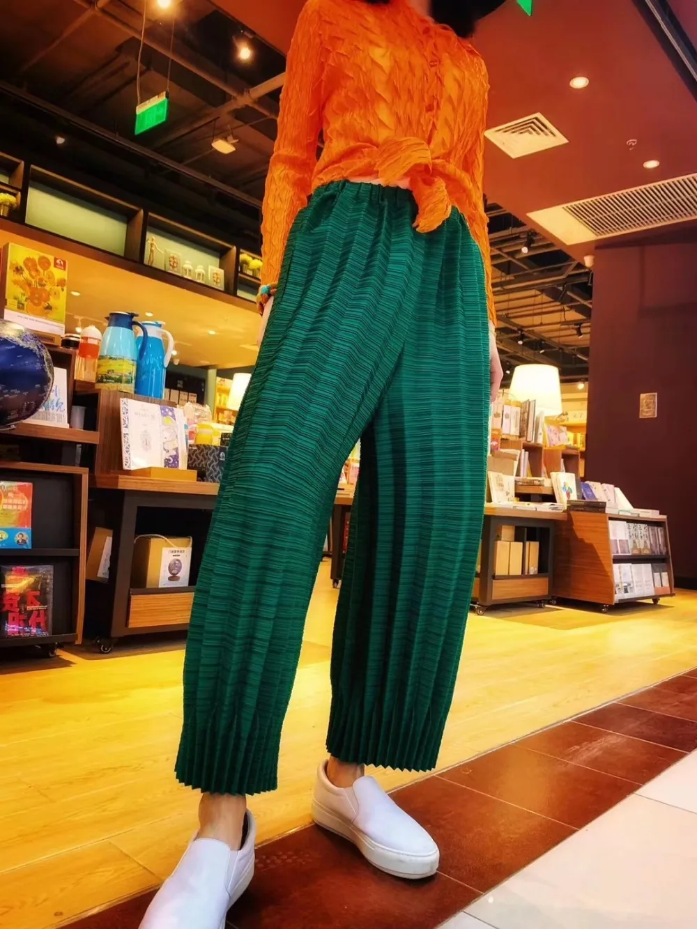 Горячая Распродажа, Miyake fold style, длинная футболка в складку, расклешенные брюки, свободный комплект из двух предметов