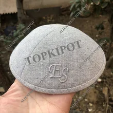 Светильник KIPPAHS из тяжелого льна серого цвета с бледно-голубым вышитым логотипом