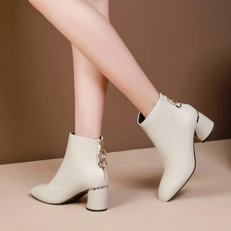 

2019 autumn and winter women's boots, thick heels, high leather, black zipper, short boot head layer cowhide 6cm