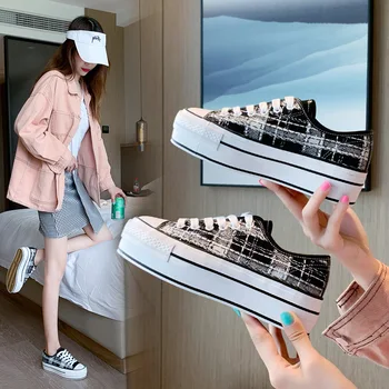 

Plaid Canvas Shoes Women Casual Sponge Cake White Shoes Outdoor Walking Sneakers Women Lace Up Vulcanized Shoes tênis feminino
