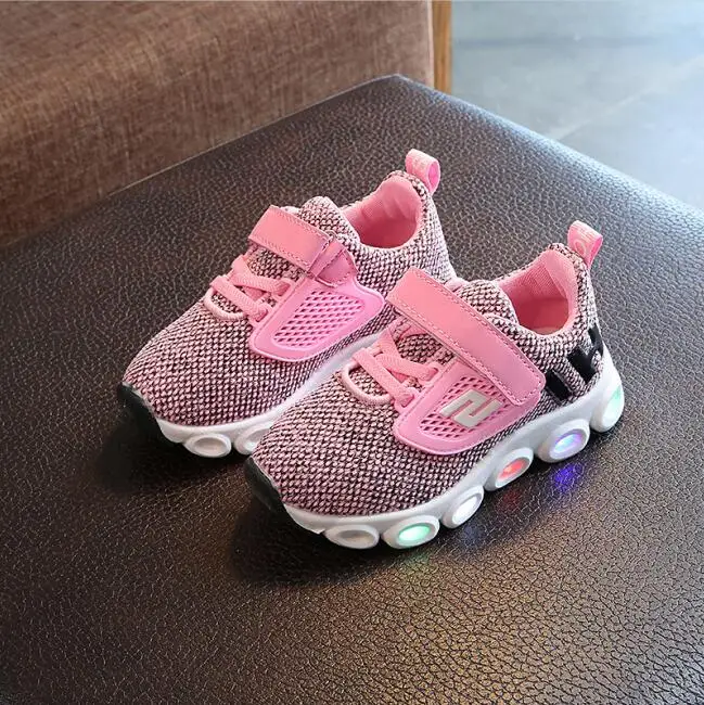 Детский светодиодный Спортивный обувь для мальчиков и девочек, высокое качество, легкие с оплеткой противоскользящие туфли, Детские теннисные светящиеся кроссовки - Цвет: Розовый