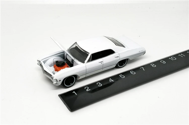 Greenlight 1: 64 Chevrolet Impala спортивный седан 1967 County дороги без коробки