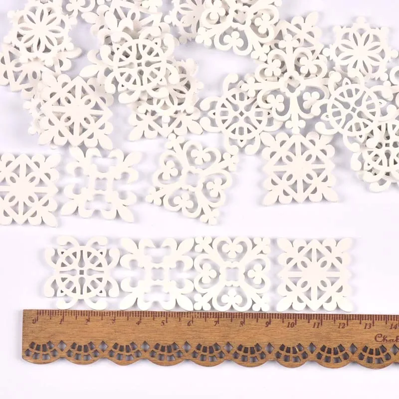 20 piezas-manualidades de madera blanca, accesorio hecho a mano con patrón de encaje de flores, adornos de madera, artes para decoración del hogar, 28-30mm, m2264